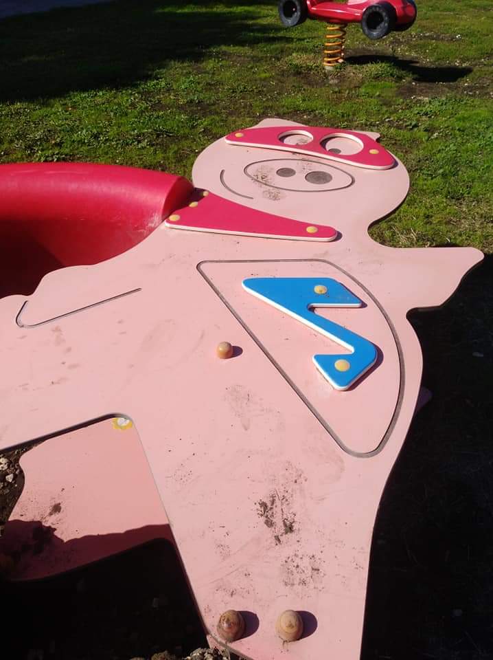 PATERNO':I VANDALI DANNEGGIANO IL PARCO GIOCHI PER DISABILI