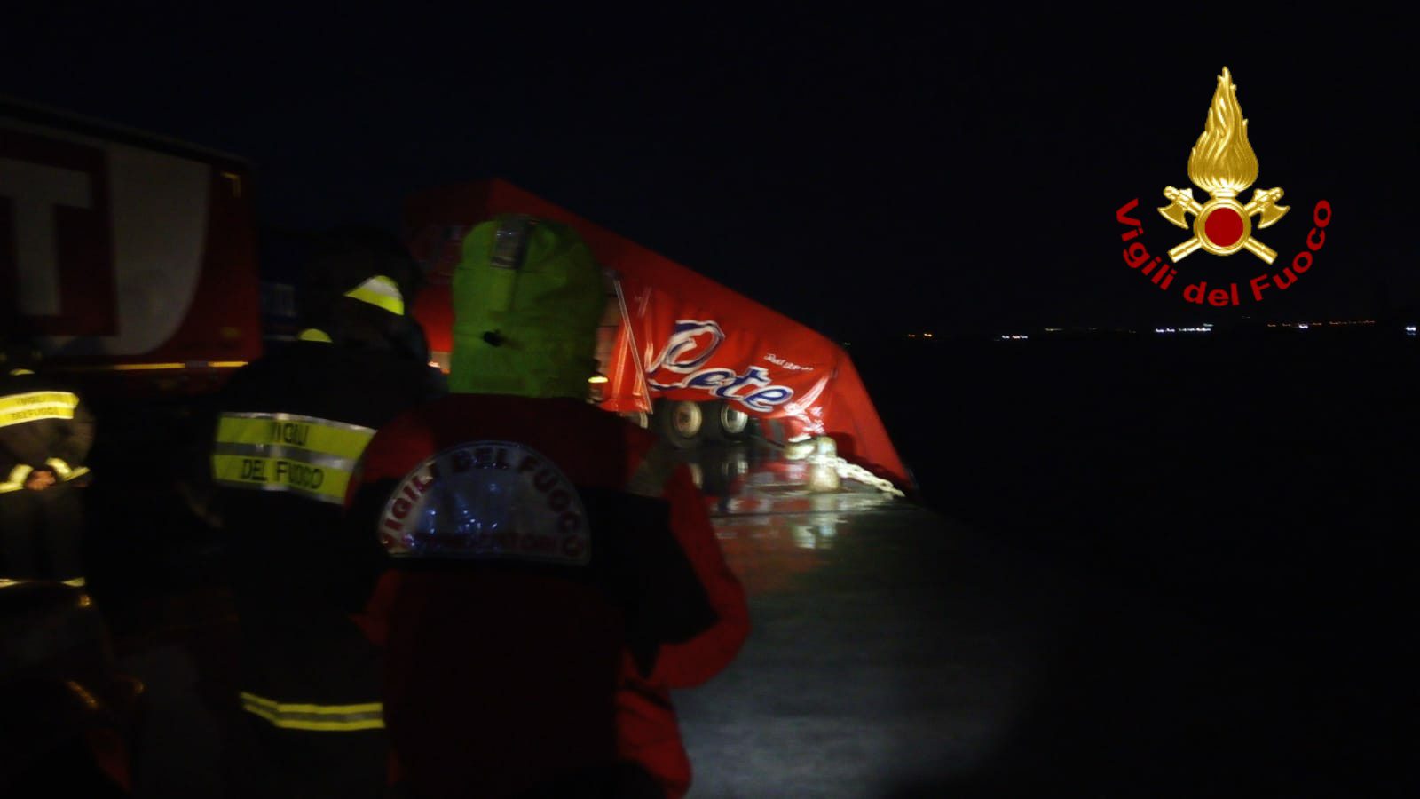 CATANIA: RECUPERO AUTOMEZZO PESANTE CADUTO IN MARE