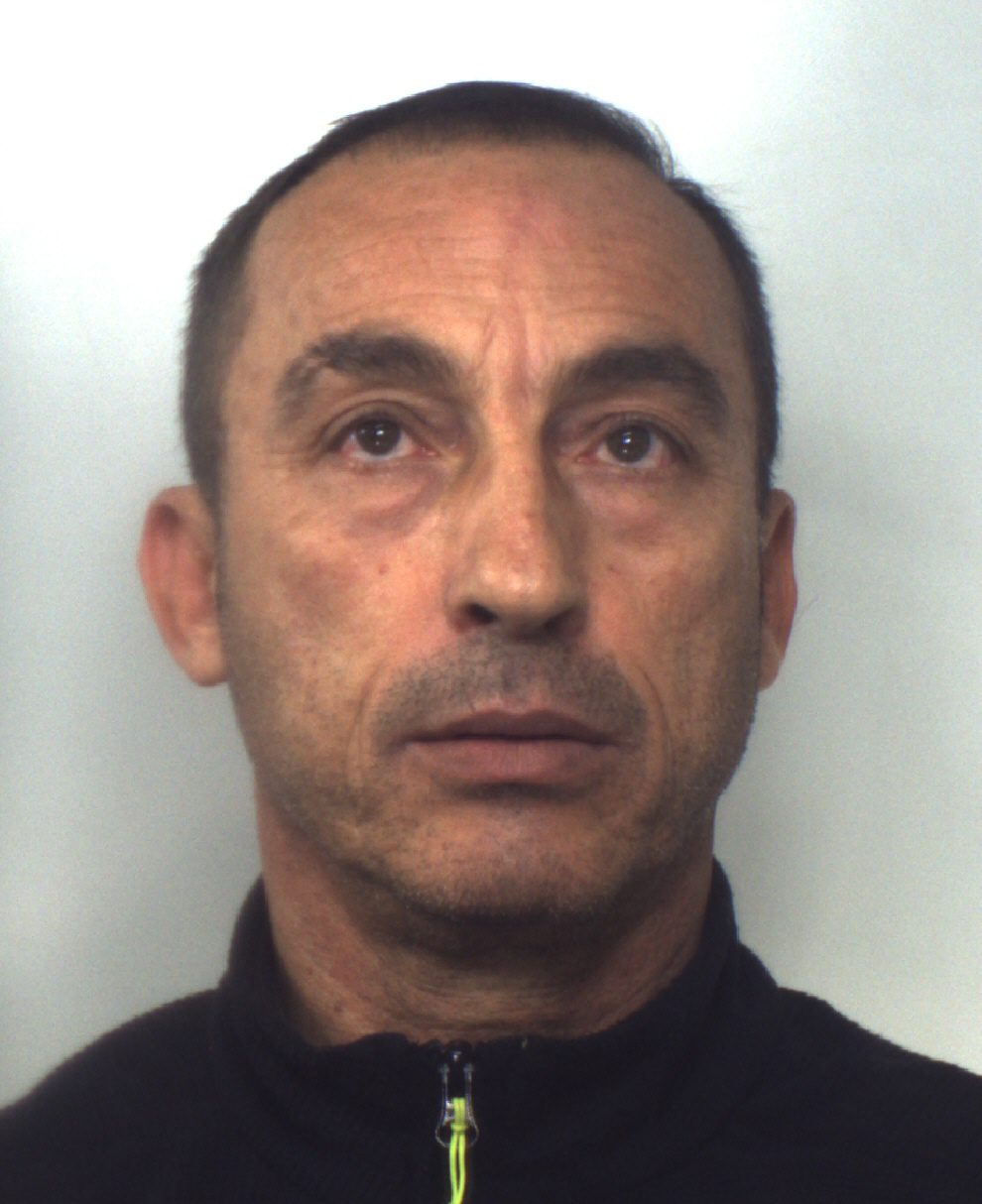 ACI CASTELLO: SEGANO LE SBARRE DELLA FINESTRA PER ENTRARE IN CASA, LADRI IN MANETTE