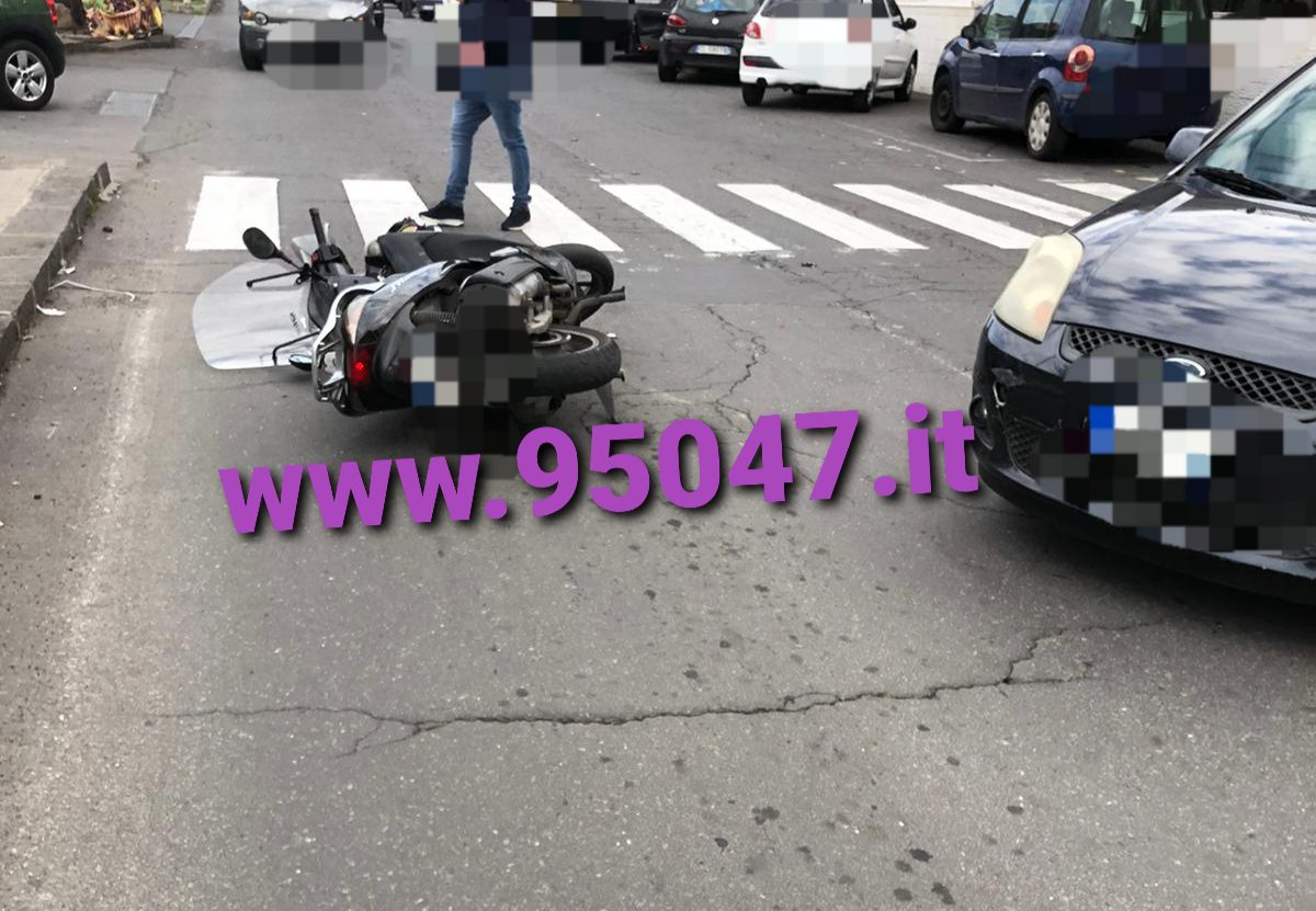 PATERNO': INCIDENTE STRADALE AUTO-SCOOTER AL CORSO ITALIA, FERITO CENTAURO