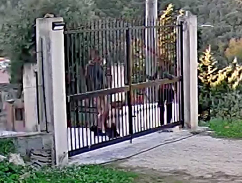 L’INSEGUIMENTO E L’AGGRESSIONE: LE IMMAGINI POCHI MINUTI PRIMA DELL’OMICIDIO DI PARTINICO, LUI LA SGOZZA, POI VA DAL BARBIERE