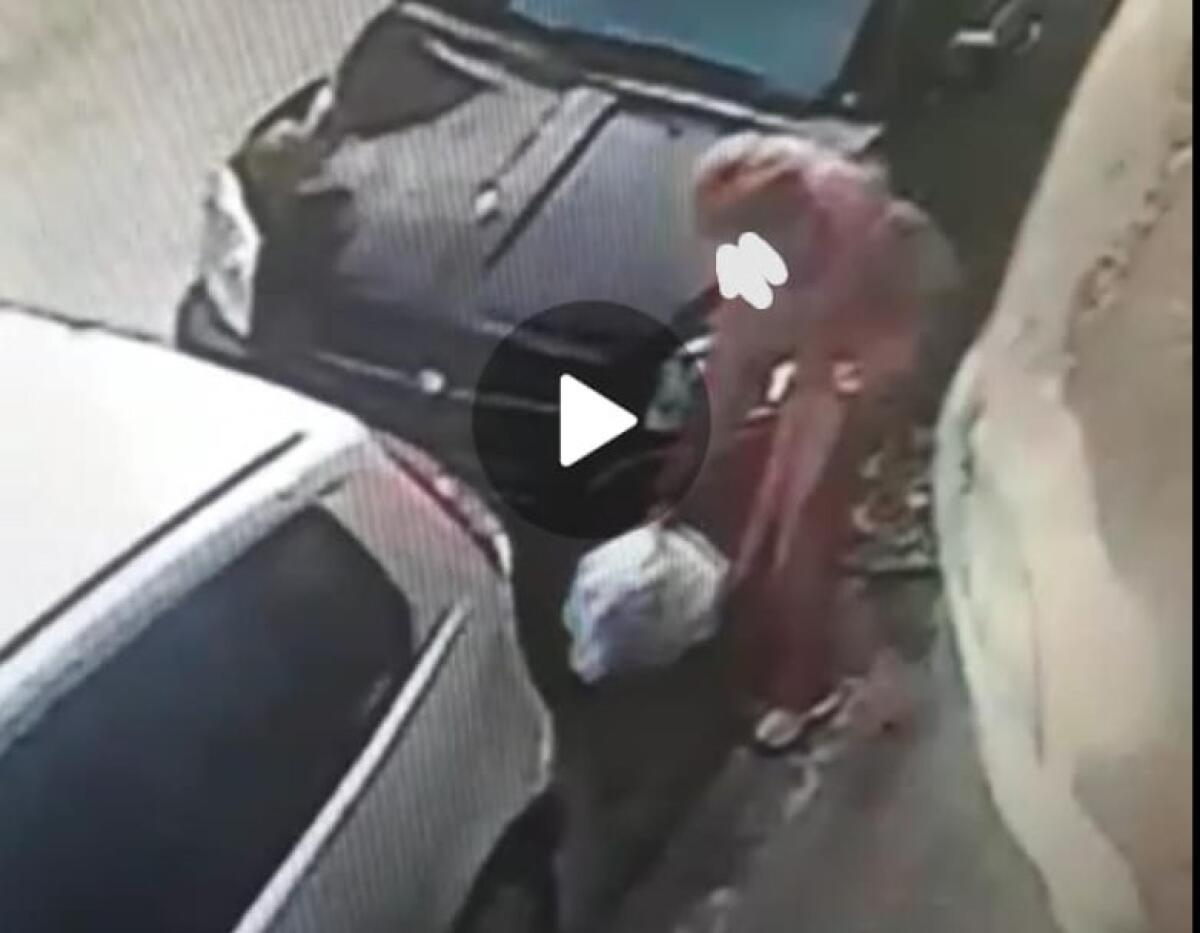 PATERNO': BUTTA I RIFIUTI PER STRADA, ASSESSORE PUBBLICA LE FOTO - 