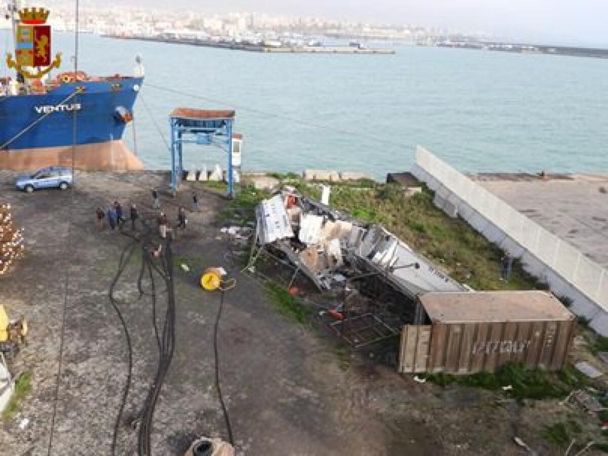 CATANIA, SCOPERTA DISCARICA ABUSIVA DENTRO IL PORTO - 