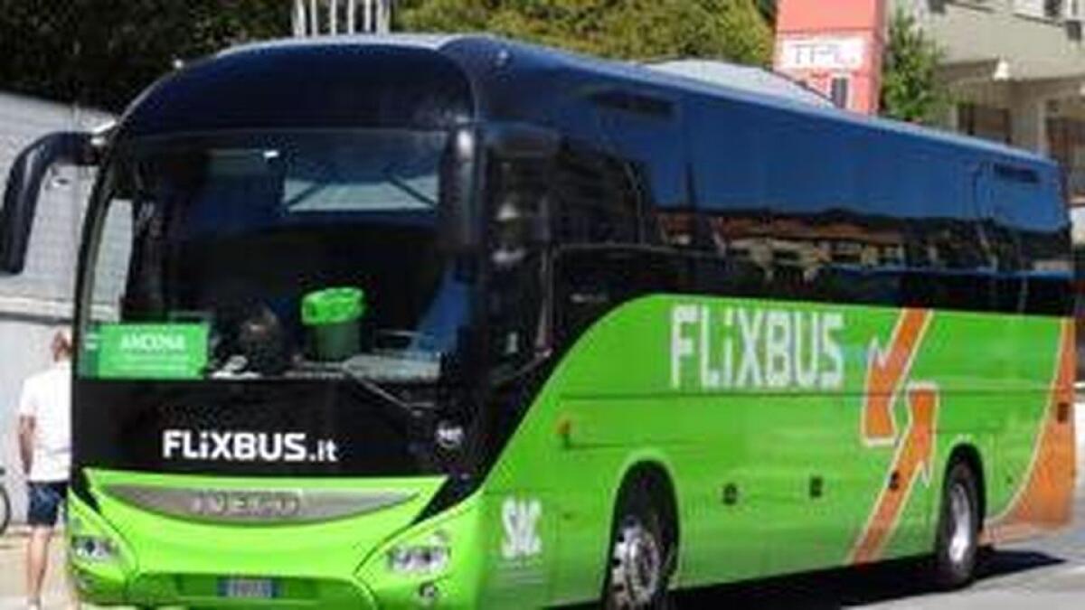 FLIXBUS MILANO-CATANIA FINISCE NEL CAOS: PASSEGGERI LASCIATI A PIEDI IN CALABRIA - 