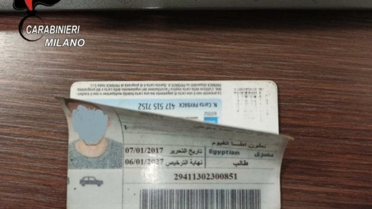 MILANO: INCOLLA LA PATENTE (FALSA) SULLA TESSERA PER LA RACCOLTA PUNTI DEL SUPERMERCATO: DENUNCIATO - 