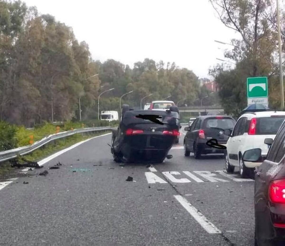 GRAVE INCIDENTE STRADALE SULLA A18 CATANIA-MESSINA, 40ENNE CATANESE IN CODICE ROSSO - 