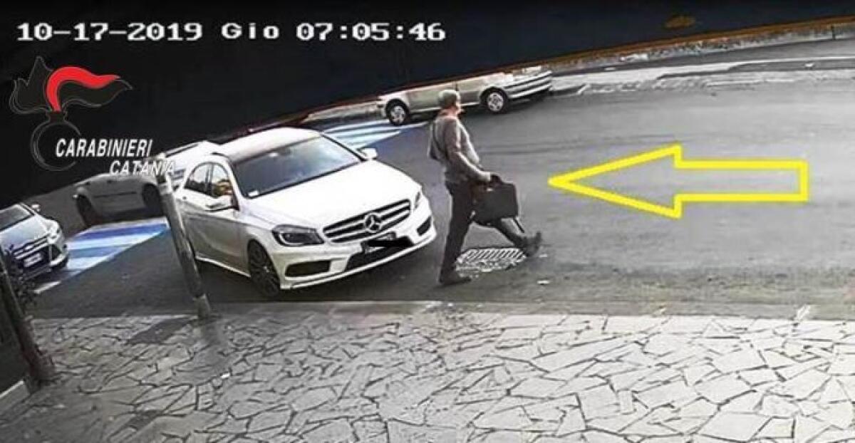 CATANIA, INIBIVA I TELECOMANDI CON LO “JAMMER” PER RAZZIARE LE AUTO IN SOSTA: ARRESTATO - 