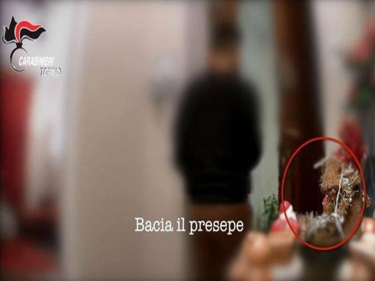 TORINO, I LADRI SVALIGIANO LA CASA MA SI FERMANO A BACIARE IL PRESEPE: IL FURTO IN DIRETTA - 