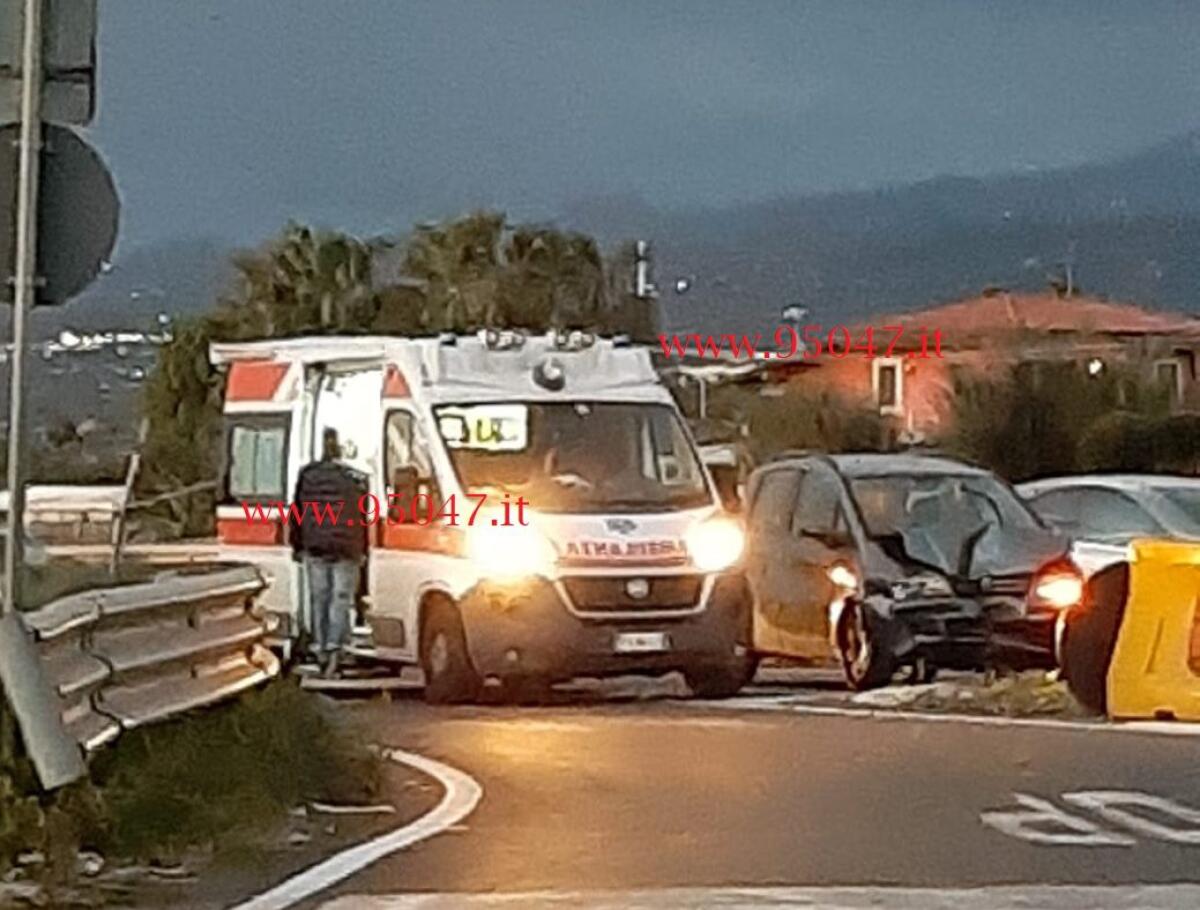 INCIDENTE ALLO SVINCOLO PALAZZOLO AUTO CONTRO GUARDRAIL, FERITO - 