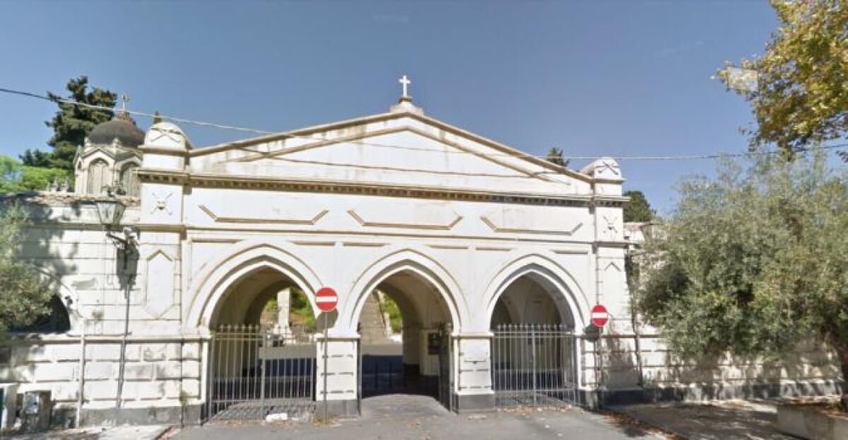 CATANIA, RUBA DA UNA CAPPELLA AL CIMITERO COMUNALE: DENUNCIATO - 