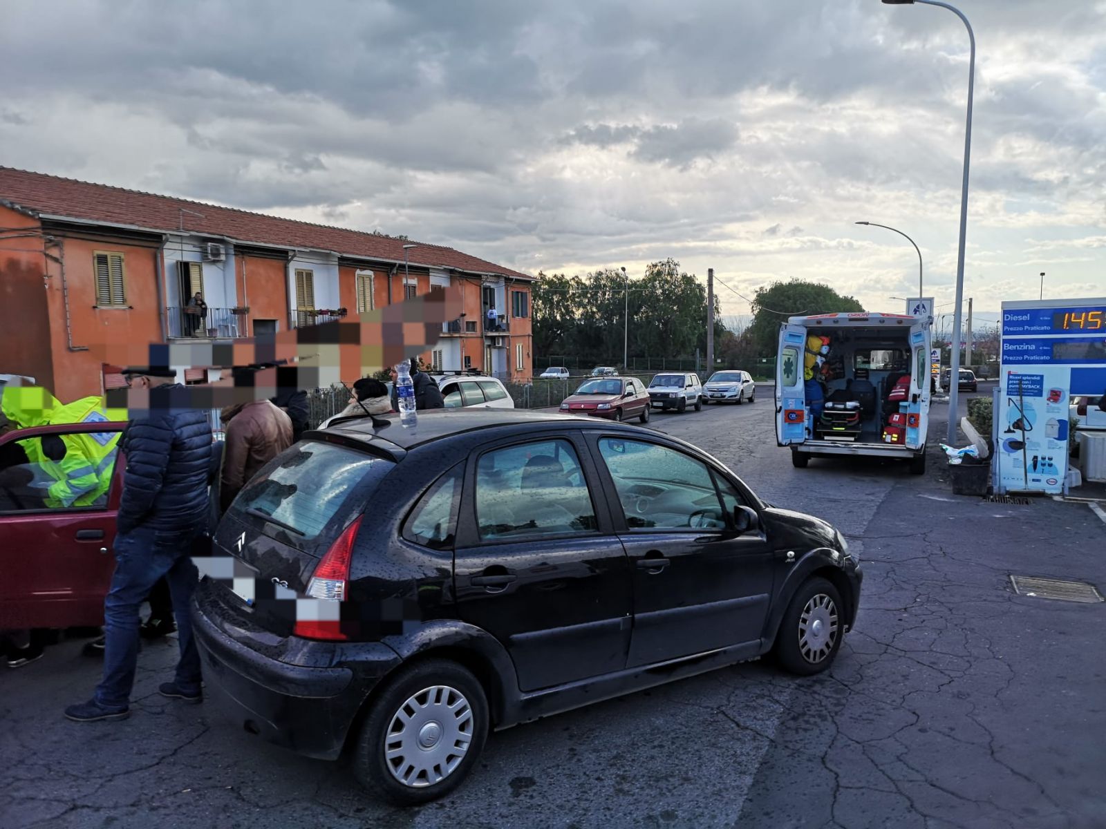PATERNÒ: INCIDENTE IN VIA GIOVANNI VERGA, FERITI