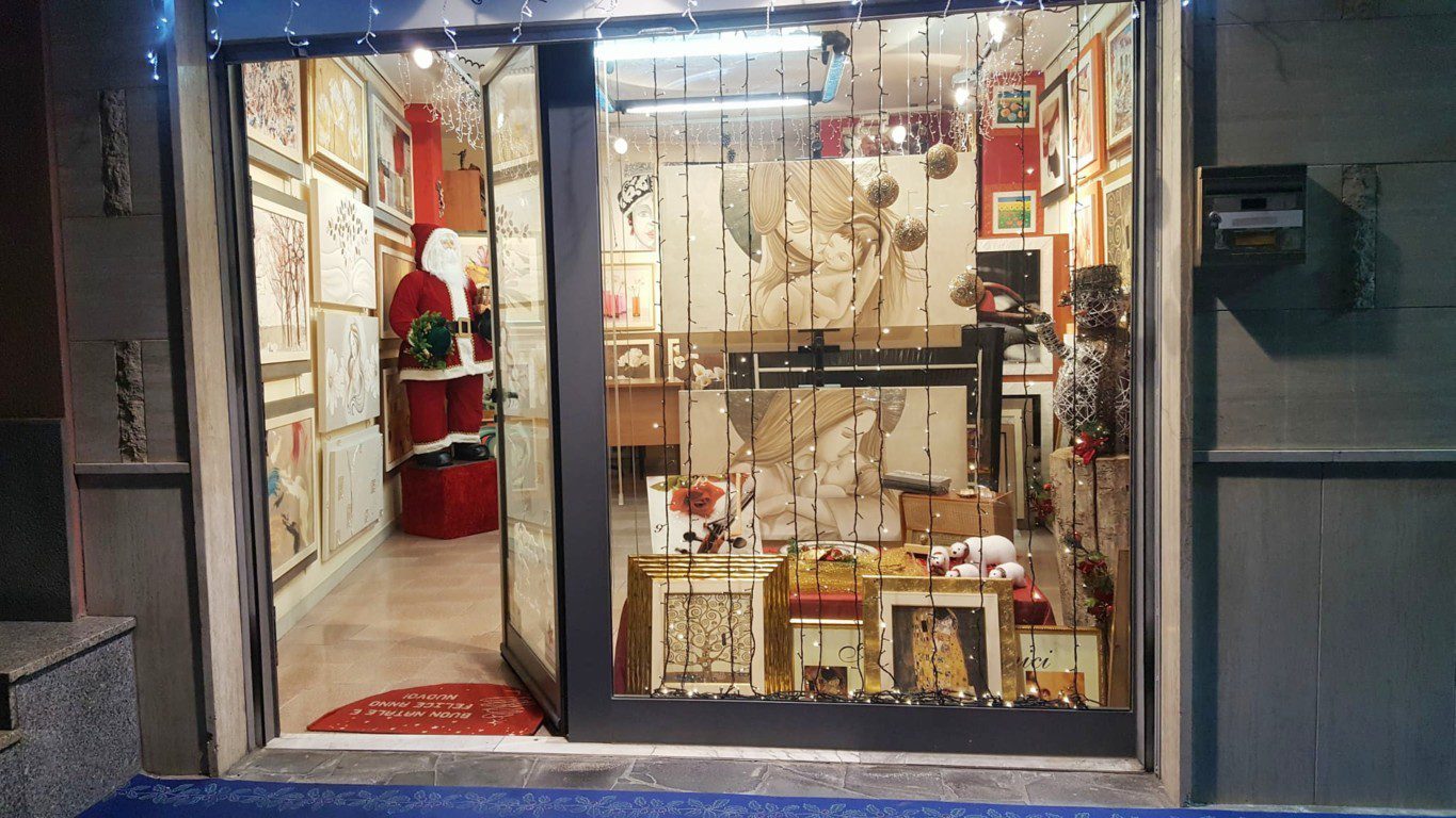 BRONTE: ARRIVANO LE FESTE E LE PROMOZIONI DI ARTE & CORNICI DI B. VENIA