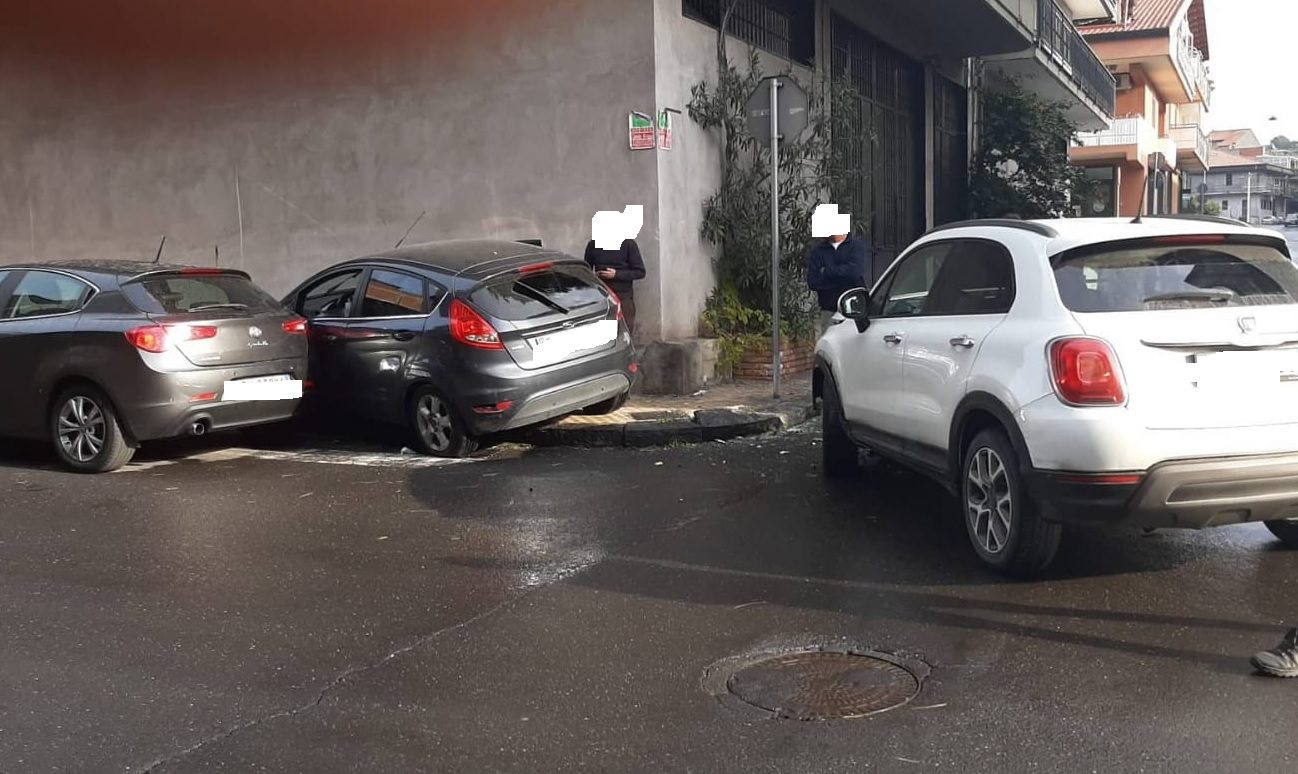 PATERNÒ: INCIDENTE TRA LA VIA CARSO E LA VIA ESTONIA, FERITI