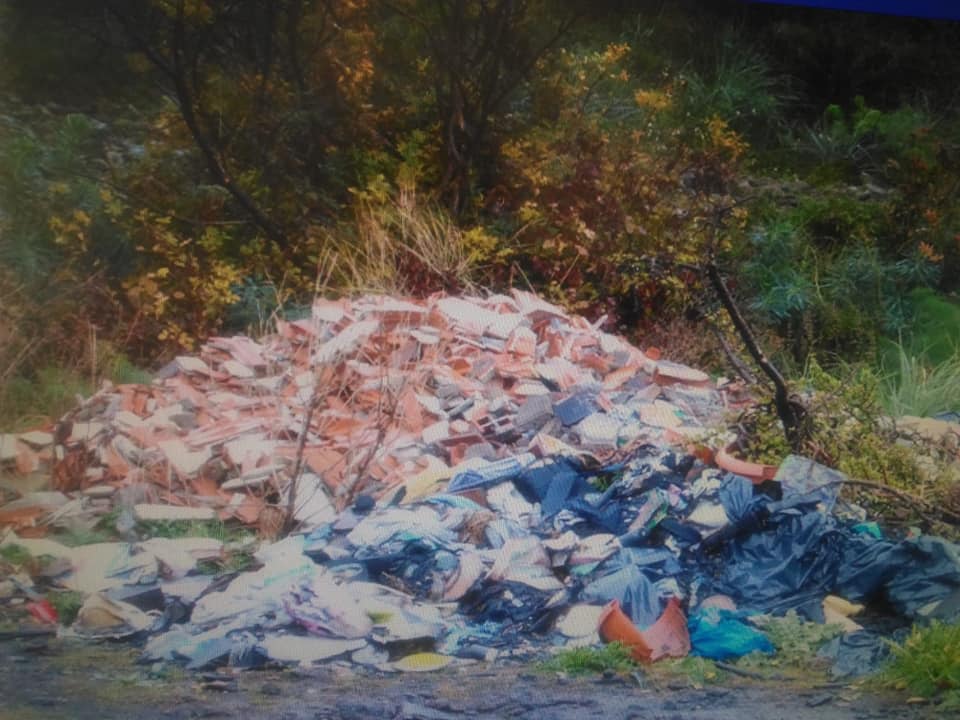 PATERNO': SEQUESTRATA AREA CON DISCARICA ABUSIVA E RIFIUTI