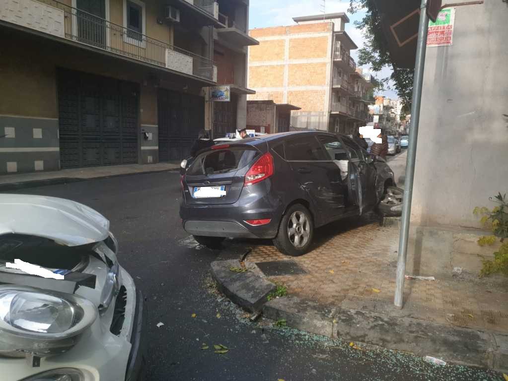 PATERNÒ: INCIDENTE TRA LA VIA CARSO E LA VIA ESTONIA, FERITI