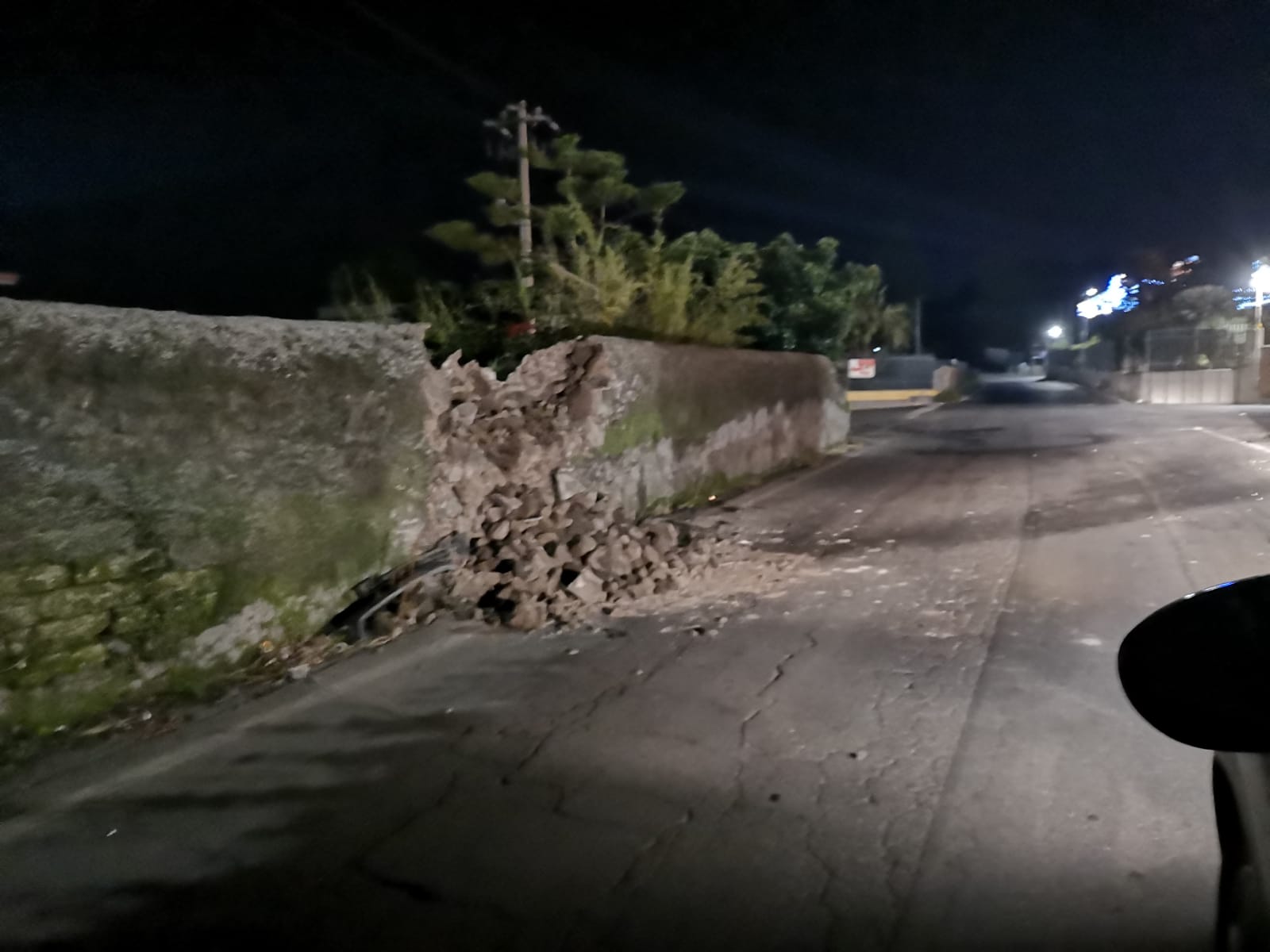 PATERNÒ: INCIDENTE ZONA TRE FONTANE, ATTENZIONE A MURO CROLLATO