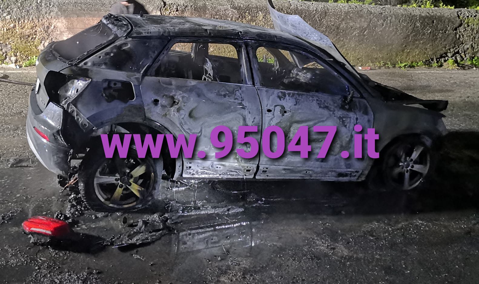 PATERNO': AUTO IN FIAMME A SAN MARCO