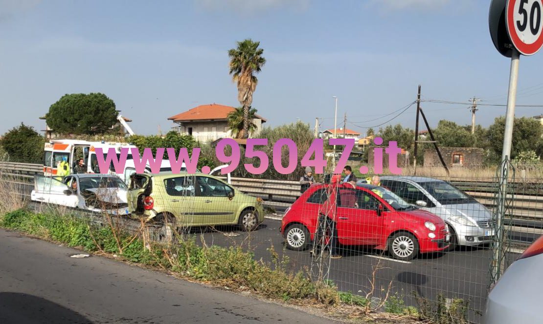 MAXI TAMPONAMENTO QUESTA MATTINA SULLA SS121, COINVOLTE 5 AUTO
