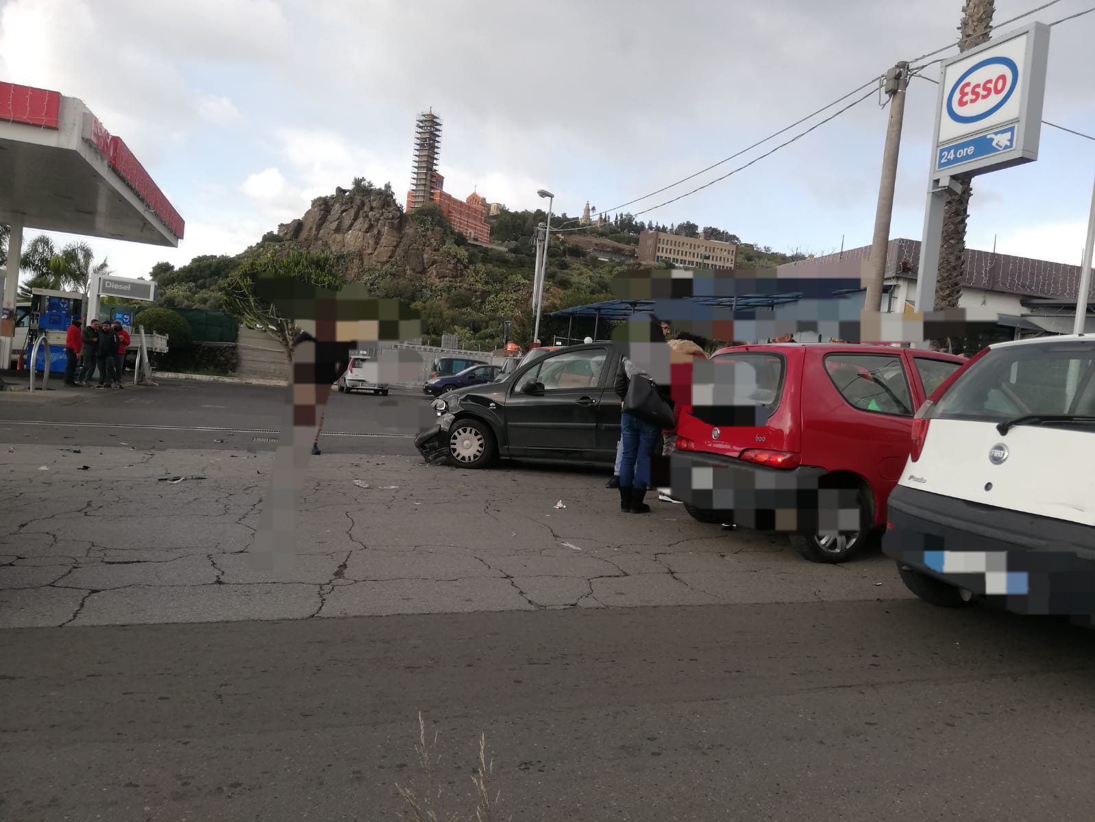 PATERNÒ: INCIDENTE IN VIA GIOVANNI VERGA, FERITE DUE DONNE