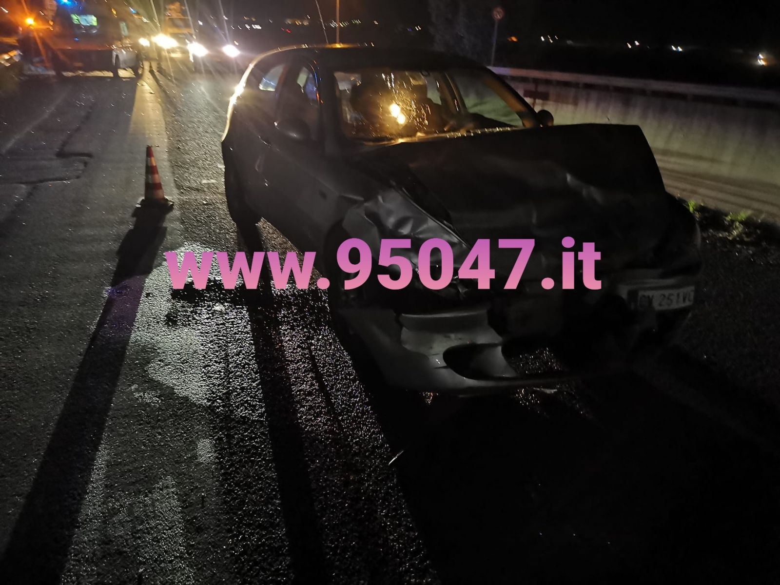 BELPASSO: VIOLENTO IMPATTATO TRA DUE AUTO ALLA ZONA INDUSTRIALE, DUE FERITI