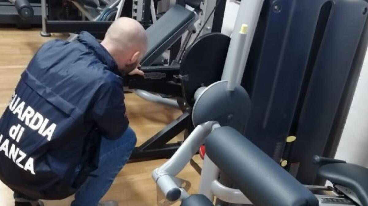 IN PALESTRA CON I MACCHINARI CONTRAFFATTI,  SEQUESTRATI 20 MACCHINARI A CEFALÙ E SANTA NINFA - 