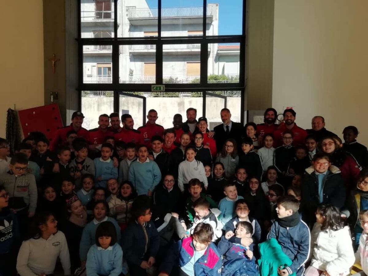IL PATERNÓ CALCIO IN VISITA AL I CIRCOLO DIDATTICO - 