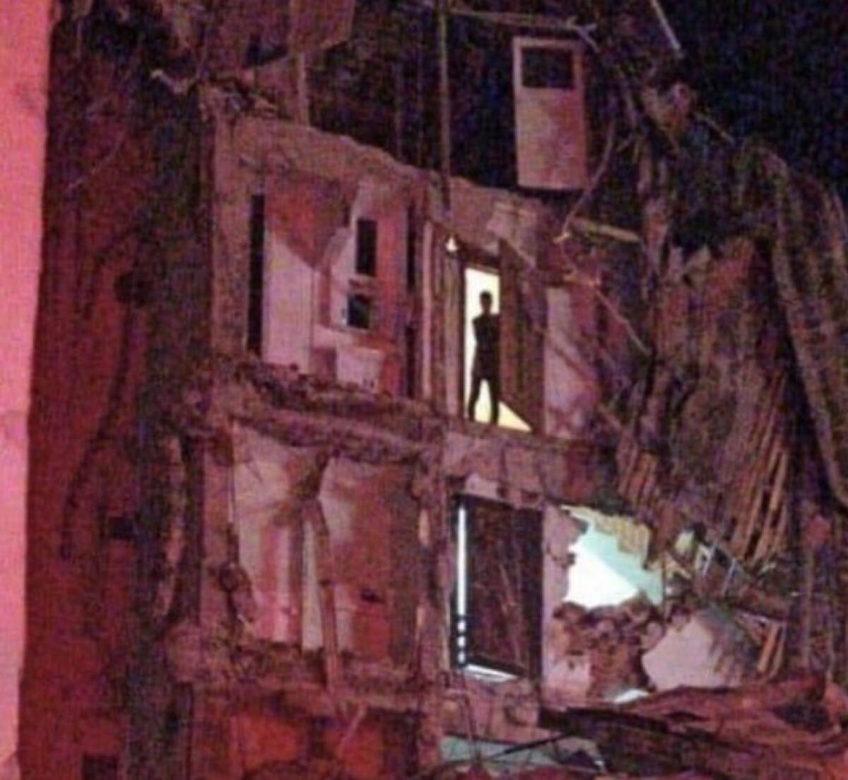 SISMA DI MAGNITUDO 6.8 IN TURCHIA: ALMENO 14 MORTI, EDIFICI DISTRUTTI - 