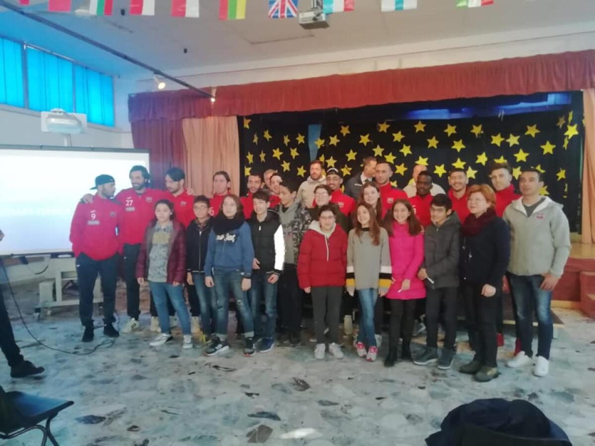 IL PATERNÓ CALCIO TORNA A SCUOLA: IERI  INCONTRO ALLA SCUOLA “VIRGILIO” - 