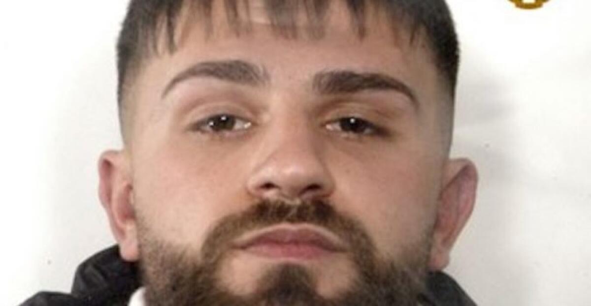 ADRANO, TENTA LA FUGA DALLA POLIZIA A BORDO DI UN’AUTO RUBATA: ARRESTATO - 