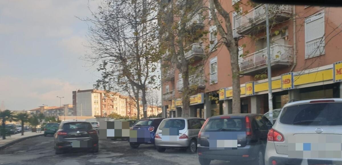 PATERNO': RAPINA  AD UN SUPERMERCATO - 