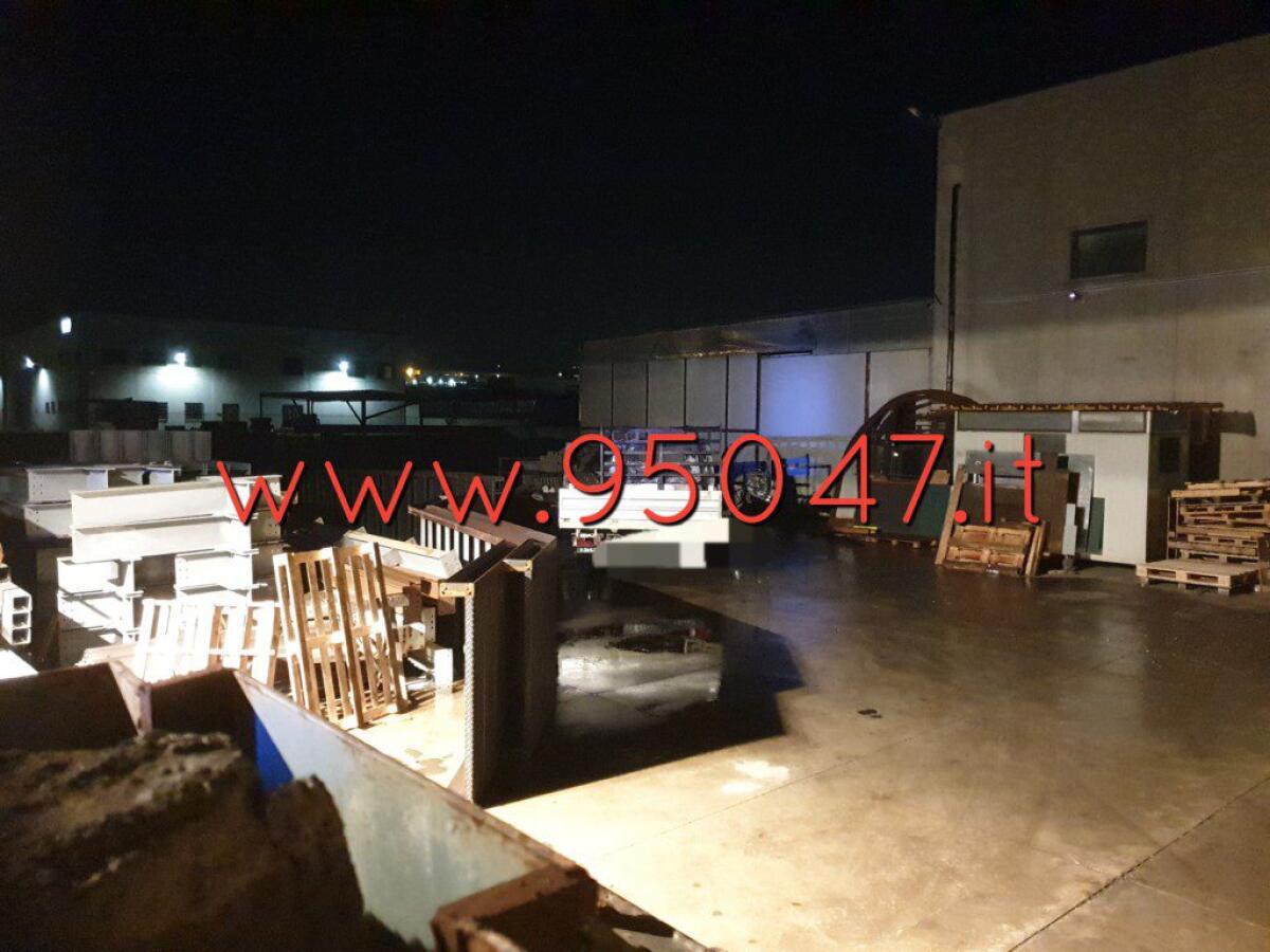 VALCORRENTE: FURGONE SI INCENDIA, INTERVENGONO I VVF - 