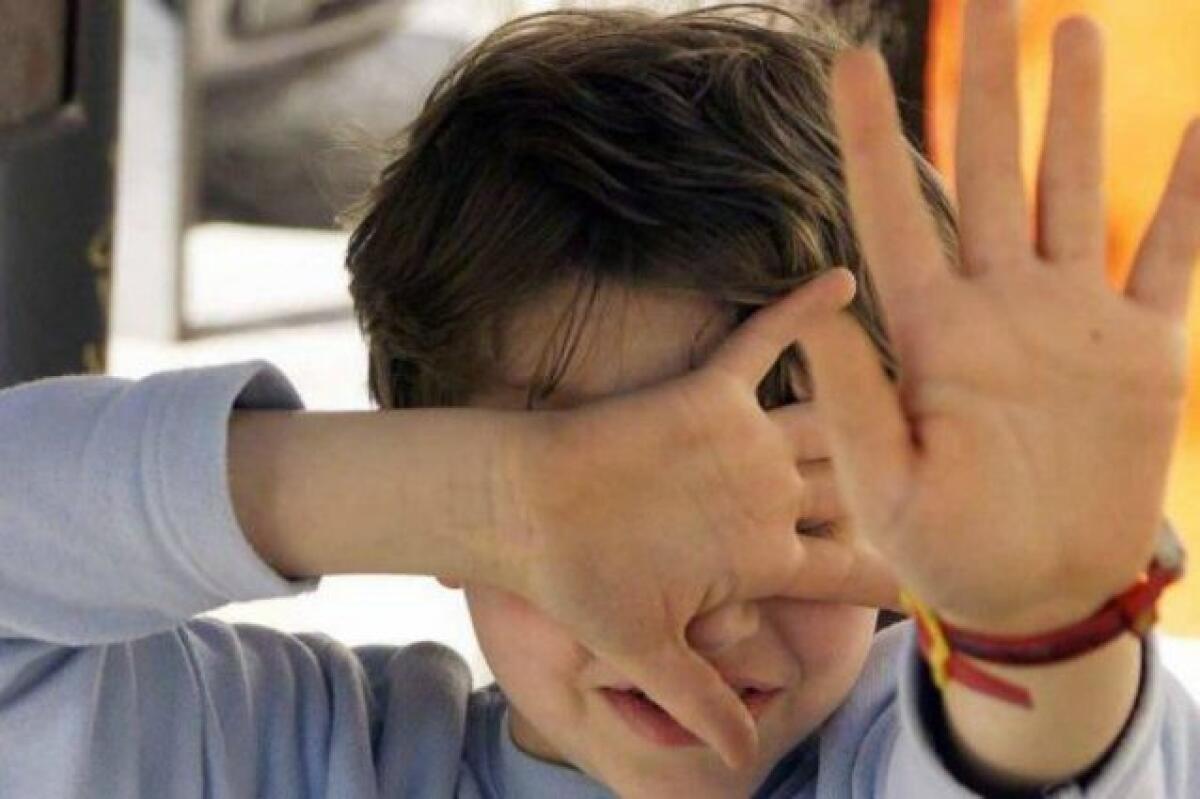 CATANIA, BIMBA CHIEDE AIUTO AL 112: “AIUTO, PAPÀ STA DISTRUGGENDO TUTTO” - 