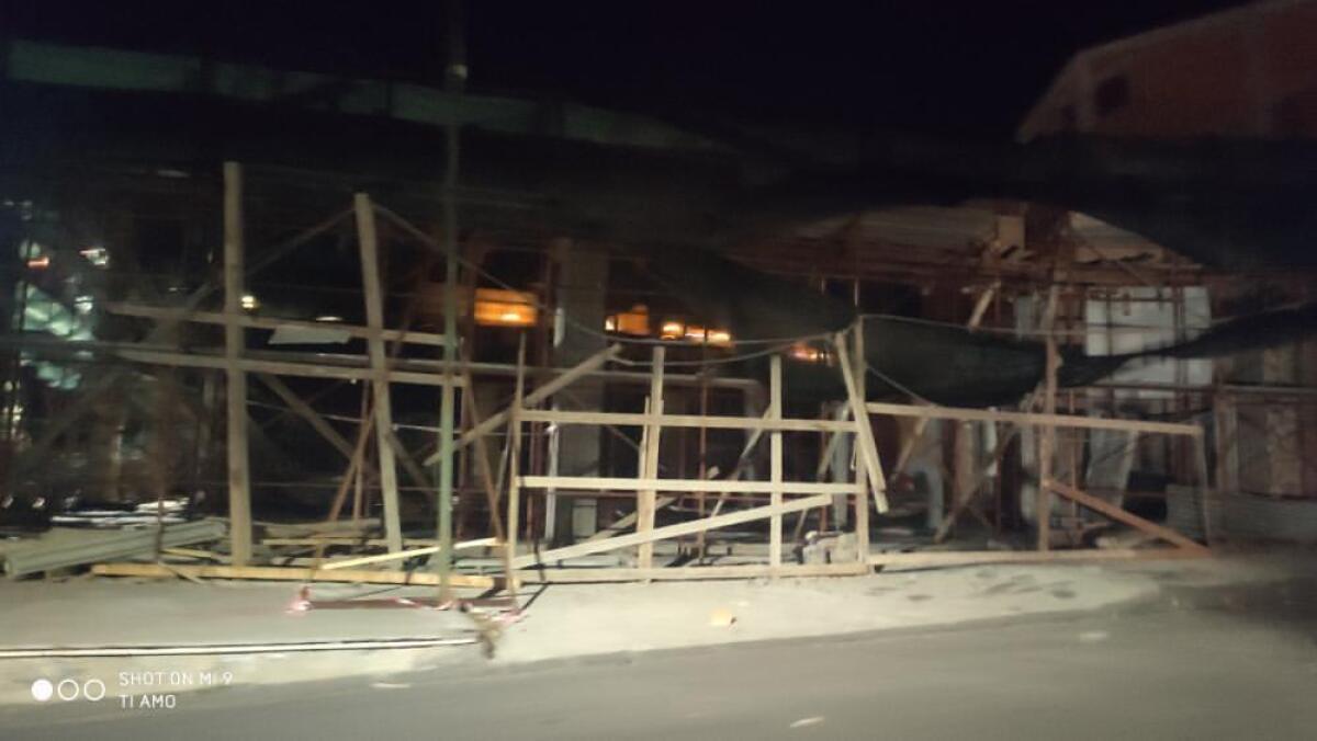 PATERNO': VENTO FORTE, ALBERI SRADICATI, AUTO DANNEGGIATE E TETTI SCOPERCHIATI - 