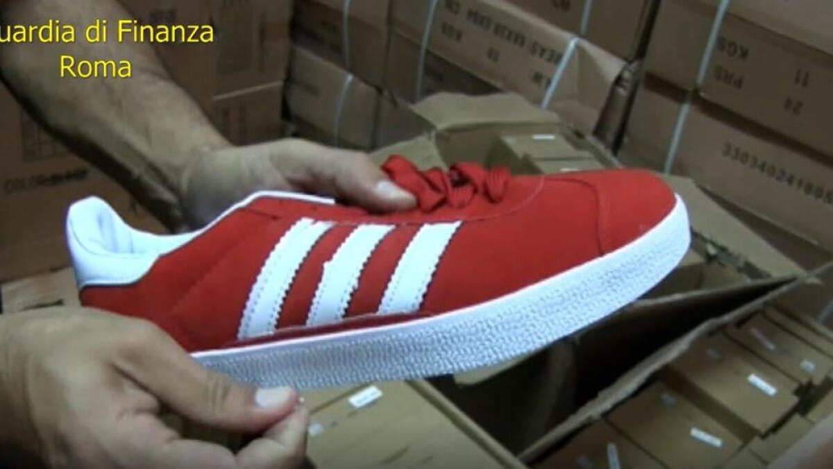 SEQUESTRATE 140MILA PAIA DI SCARPE NIKE ED ADIDAS FALSE, ARRESTI A CATANIA E ROMA - 