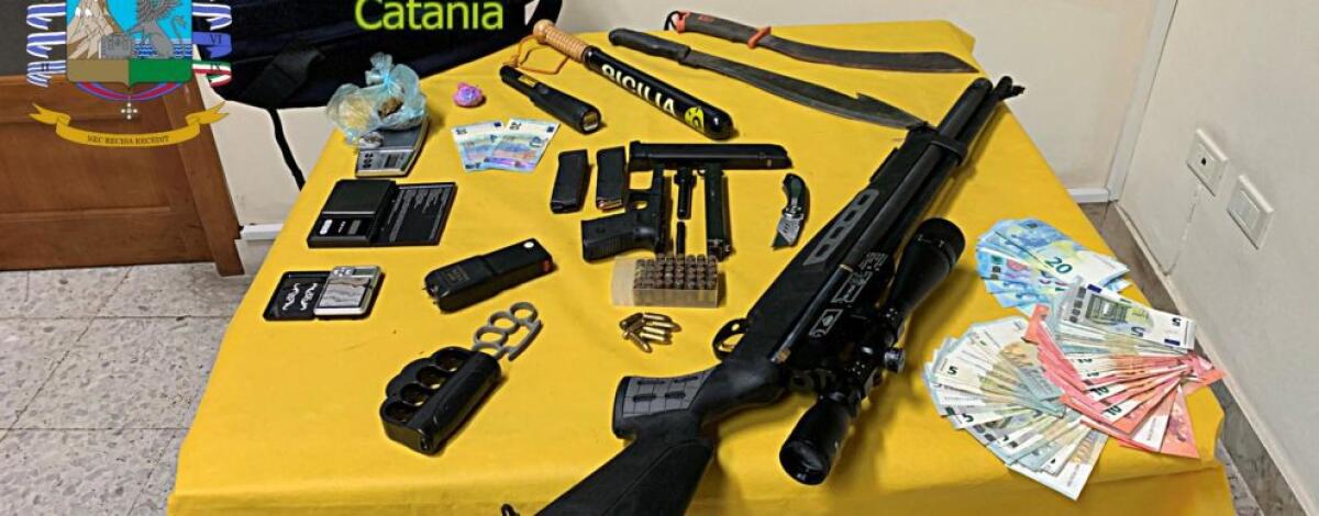 CATANIA, ARRESTATO SOCIO DEL LIDO LE CAPANNINE. DETENEVA UN ARSENALE NELLA STRUTTURA BALNEARE - 