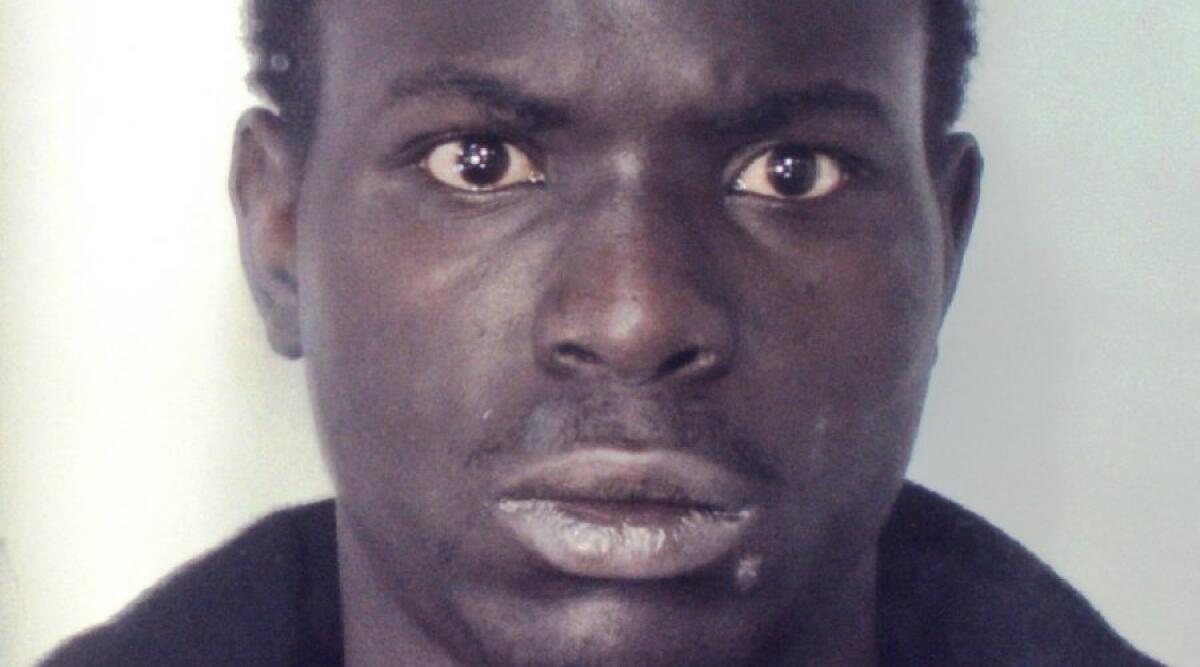 CATANIA. PRETENDEVA SOLDI DAI PASSANTI E LI MINACCIAVA CON UNA BOTTIGLIA: ARRESTATO UN EXTRACOMUNITARIO - 