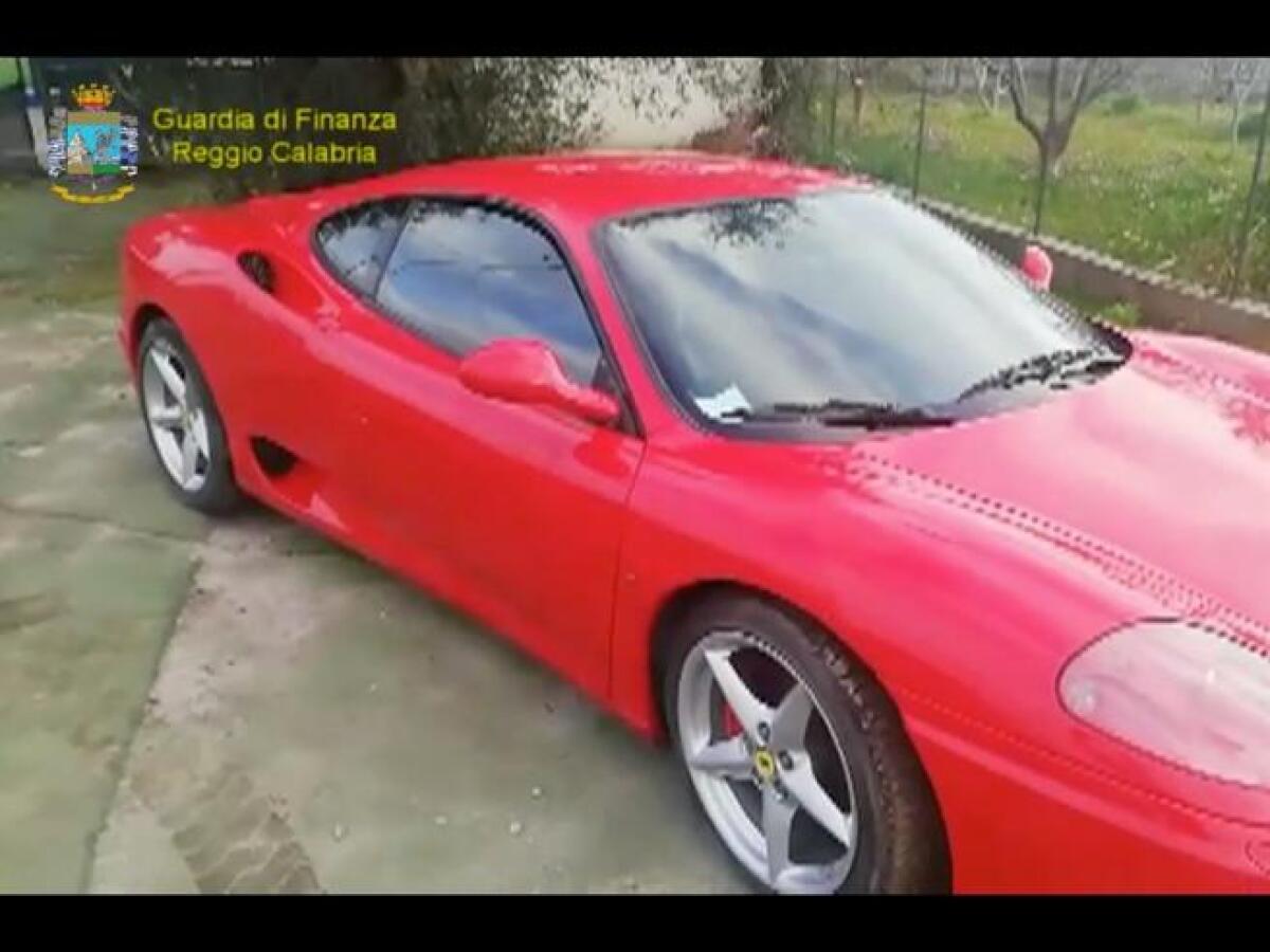 LOCRI, AVEVANO VILLE E FERRARI MA PERCEPIVANO IL REDDITO DI CITTADINANZA: SCOPERTI 237 "FURBETTI" - 