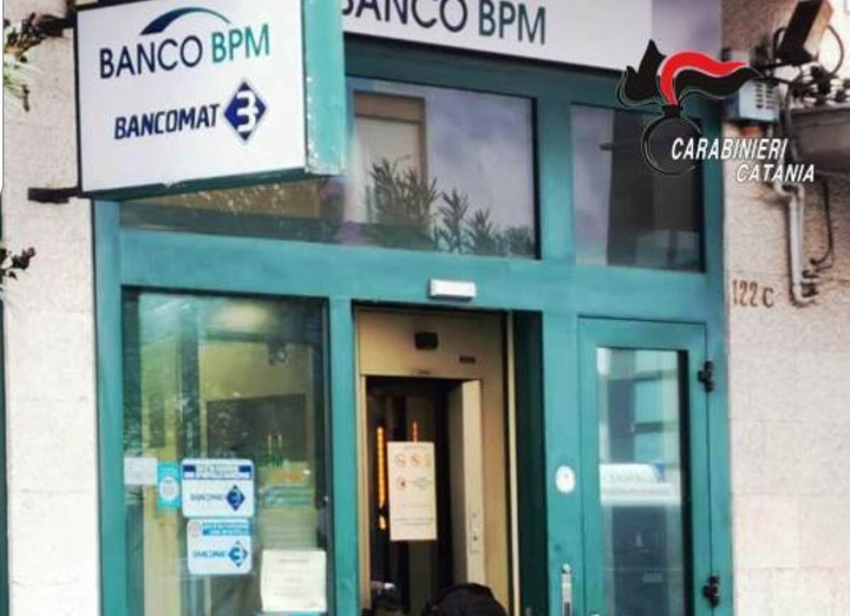 VALVERDE: TENTANO DI RUBARE UN BANCOMAT FACENDOLO ESPLODERE MA FALLISCONO PER L’INTERVENTO DEI CC - 
