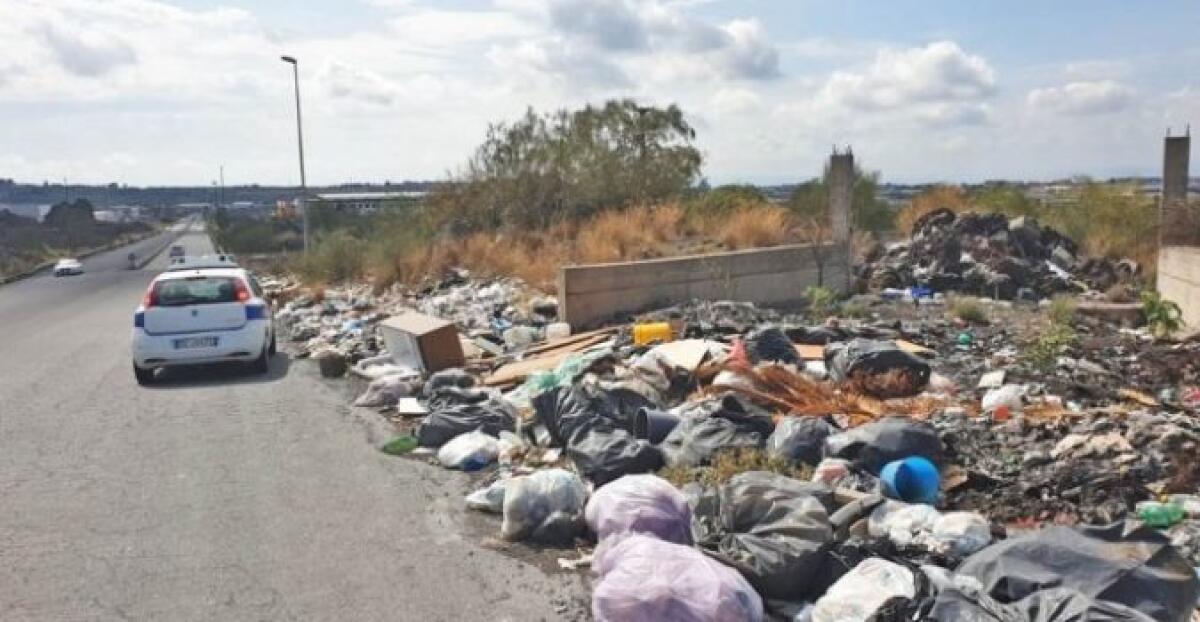 BELPASSO: TRENTA TONNELLATE DI RIFIUTI ABBANDONATI IN MICRO DISCARICHE NELLA ZONA INDUSTRIALE - 