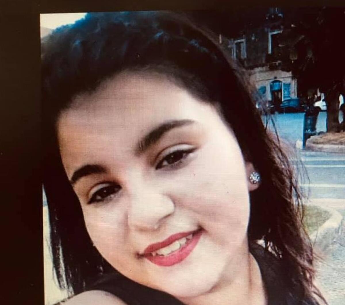 CATANIA, SPARISCE NEL NULLA DOPO IL FUNERALE DEL PADRE: SI CERCA LA 15ENNE MORENA DESI - 