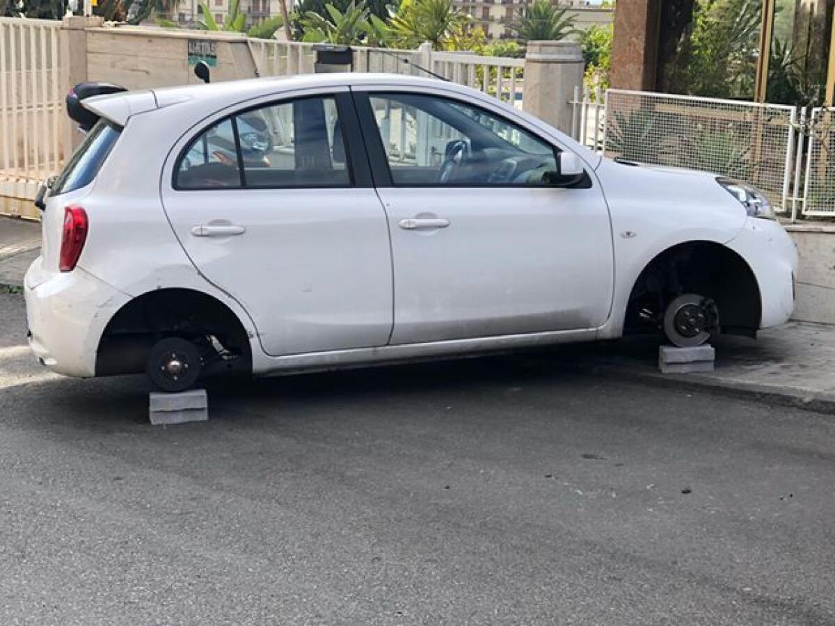 RAFFICA DI FURTI DI PNEUMATICI, LE FOTO - 