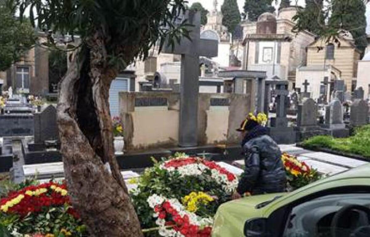 CATANIA: FURTI DI FIORI AL CIMITERO DI CATANIA, DENUNCIATI DUE FIORAI - 