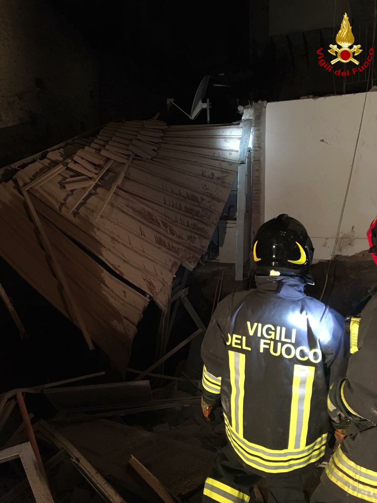 CATANIA: CROLLA UNA PALAZZINA NELLA NOTTE