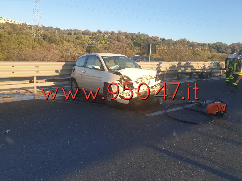 PATERNO ' INCIDENTE SULLA 121, STRADA BLOCCATA VERSO CATANIA