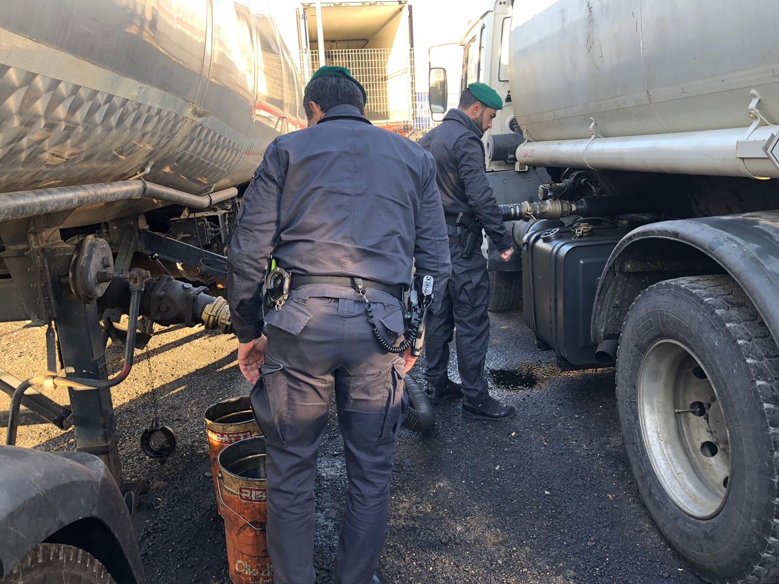 CATANIA, SEQUESTRATI 30MILA LITRI DI GASOLIO AGRICOLO: 4 ARRESTI