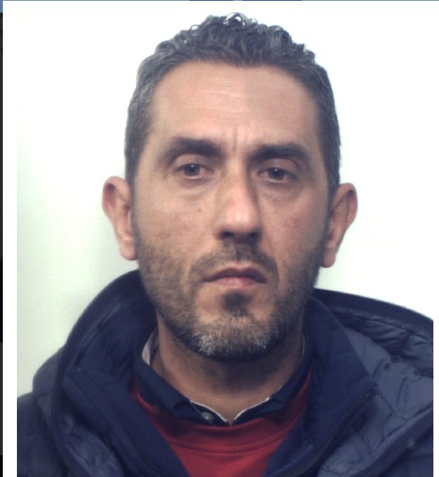 "TI LEGO ALL'AUTO CON I CARABINIERI", TRE ESTORSORI ARRESTATI AD ADRANO