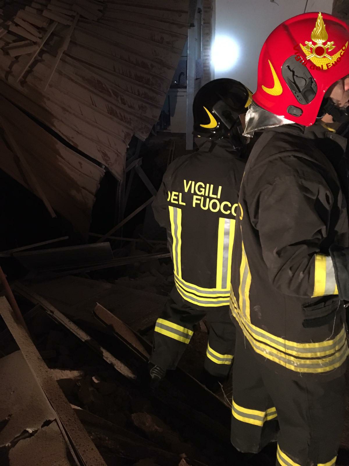 CATANIA: CROLLA UNA PALAZZINA NELLA NOTTE