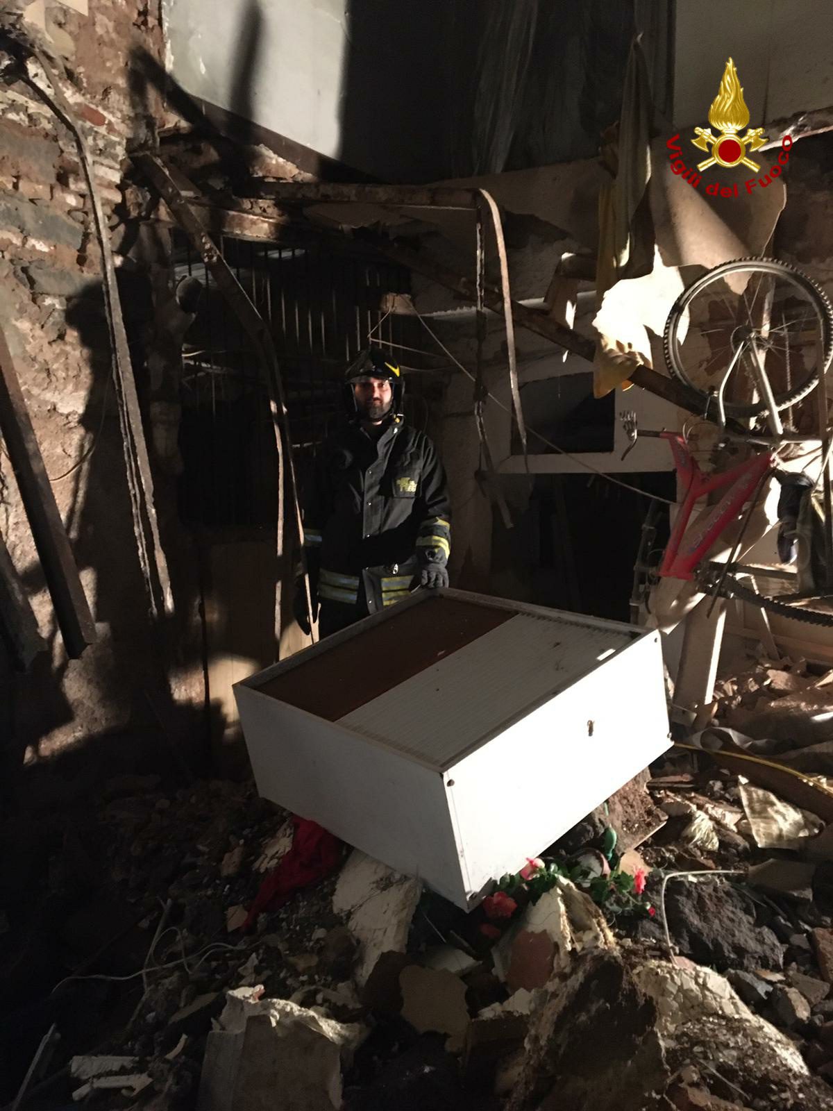 CATANIA: CROLLA PALAZZINA,SETTE FAMIGLIE EVACUATE: NESSUN FERITO