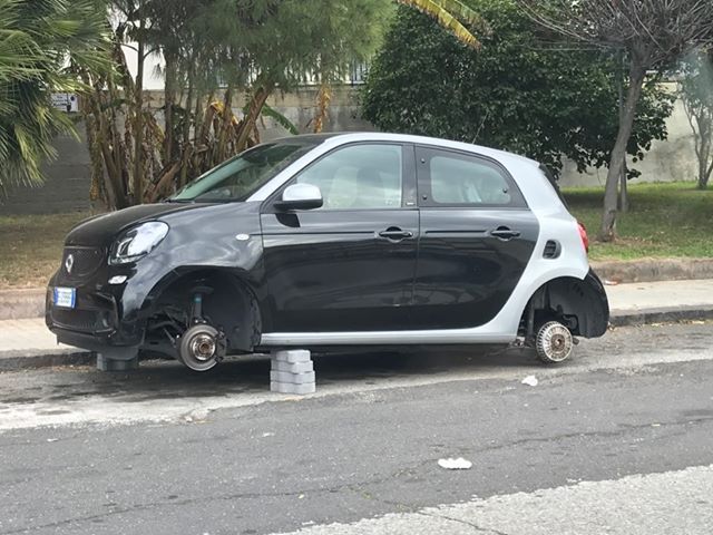 RAFFICA DI FURTI DI PNEUMATICI, LE FOTO