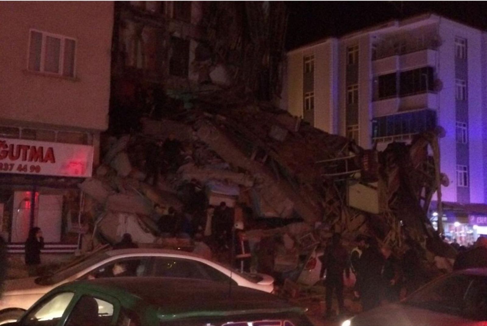 SISMA DI MAGNITUDO 6.8 IN TURCHIA: ALMENO 14 MORTI, EDIFICI DISTRUTTI